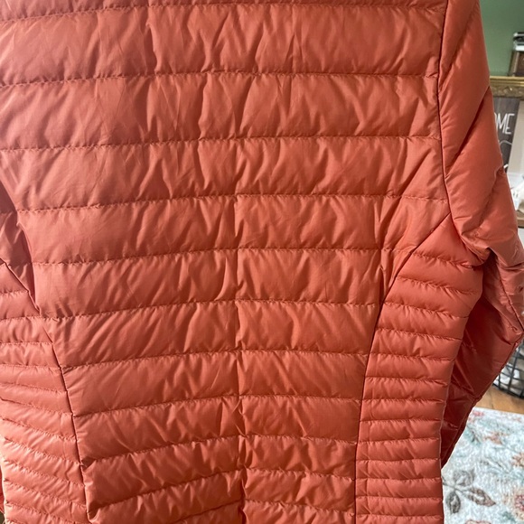 Patagonia Women's Vibrant Orange Puffer Jacket - Picture 3 of 3